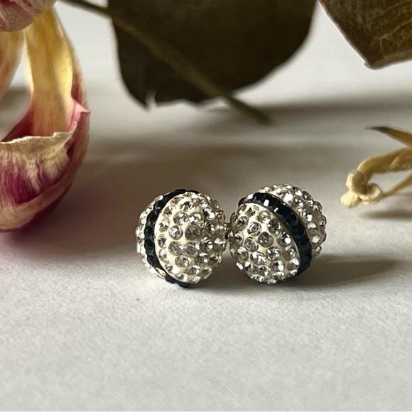 Swarovski round crystal and black strip earring - Picture 3 of 7